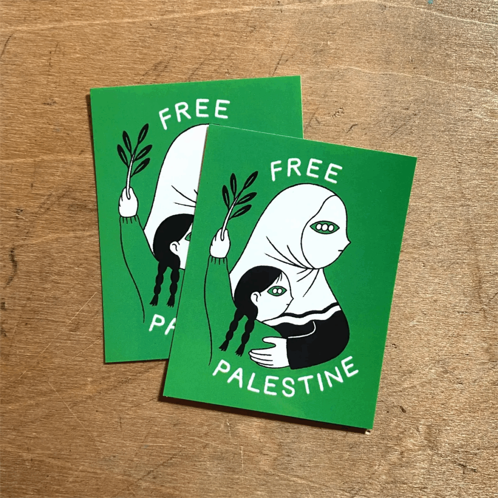 寺本愛さんのFREE PALESTINEステッカーの写真