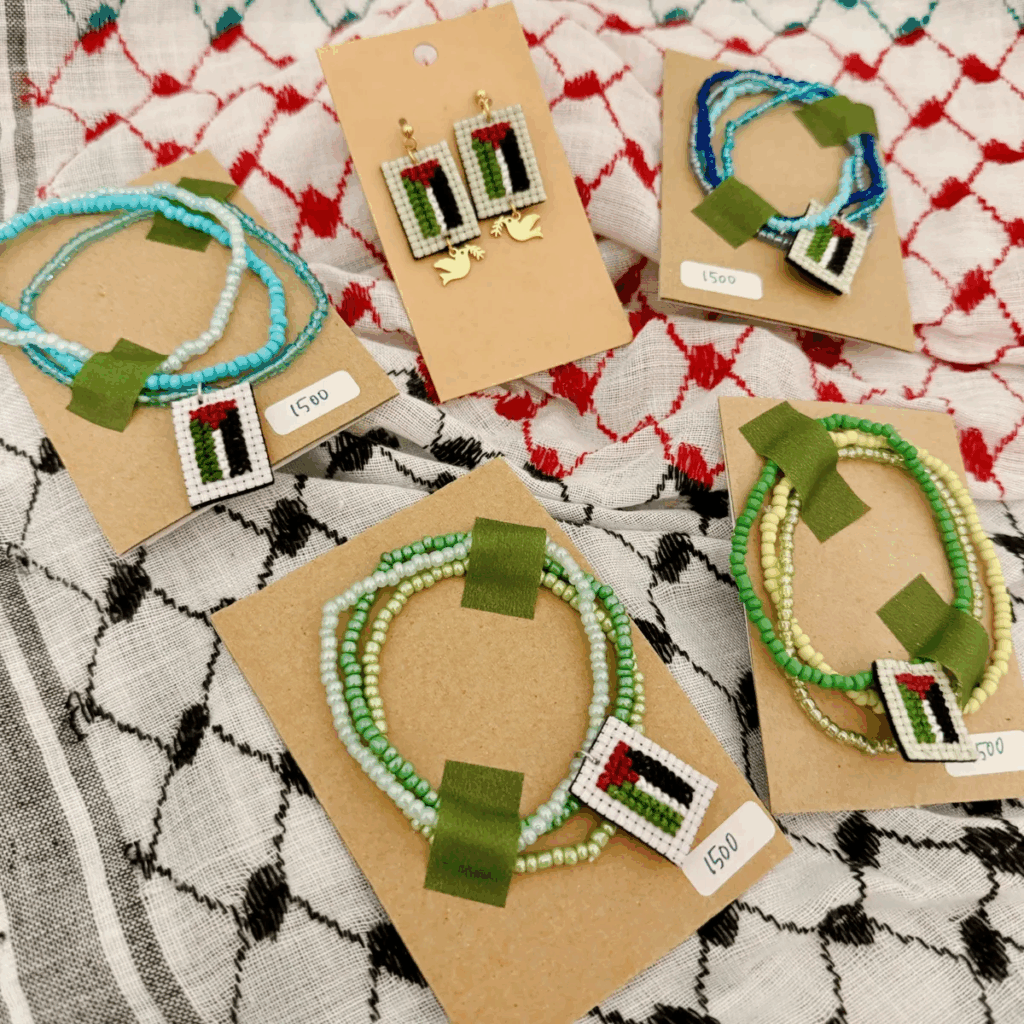 パレスチナの方々への人道支援につながるハンドメイドアクセサリーの写真